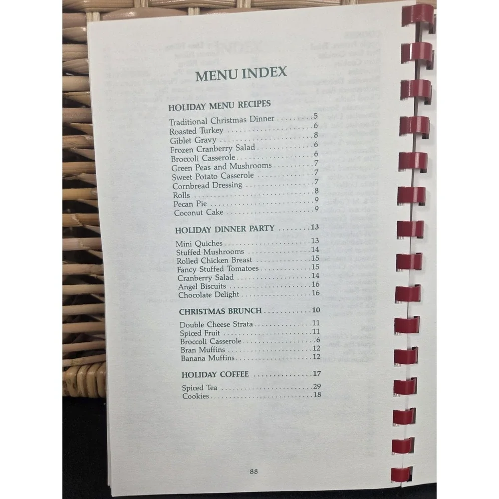 Holiday Favorites: Traditional Family Recipes by Dot Gibson (1993, Spiral Bound)